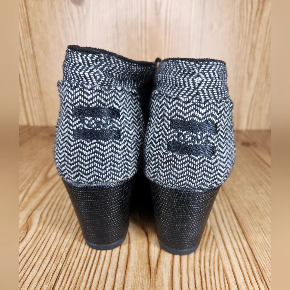 TOMS Women's Desert Wedge‎ Bootie Size 8.5
